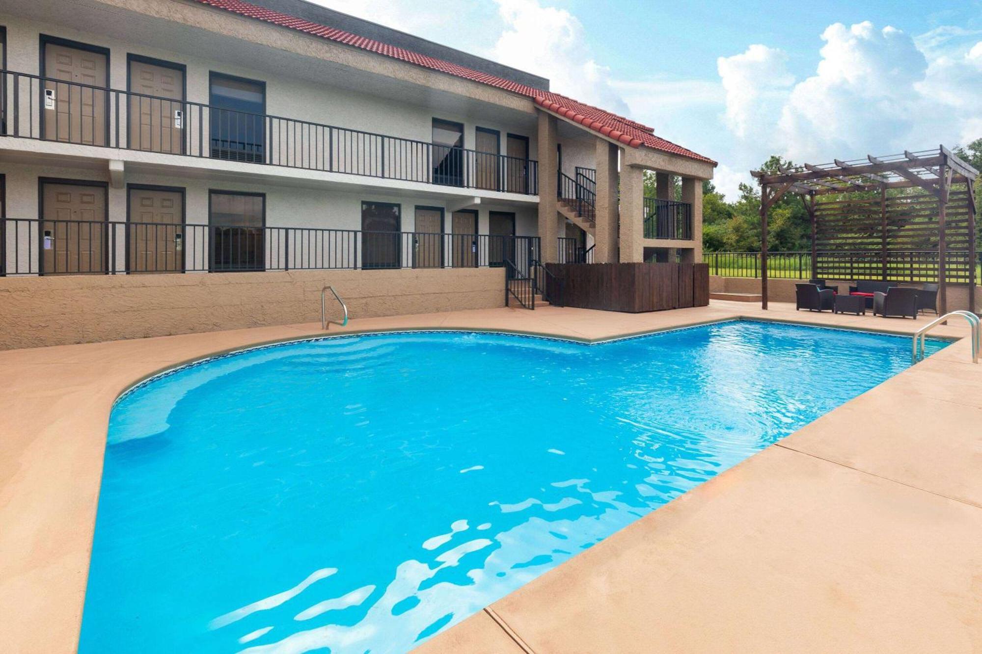Hotel Ramada By Wyndham Bainbridge Exterior foto