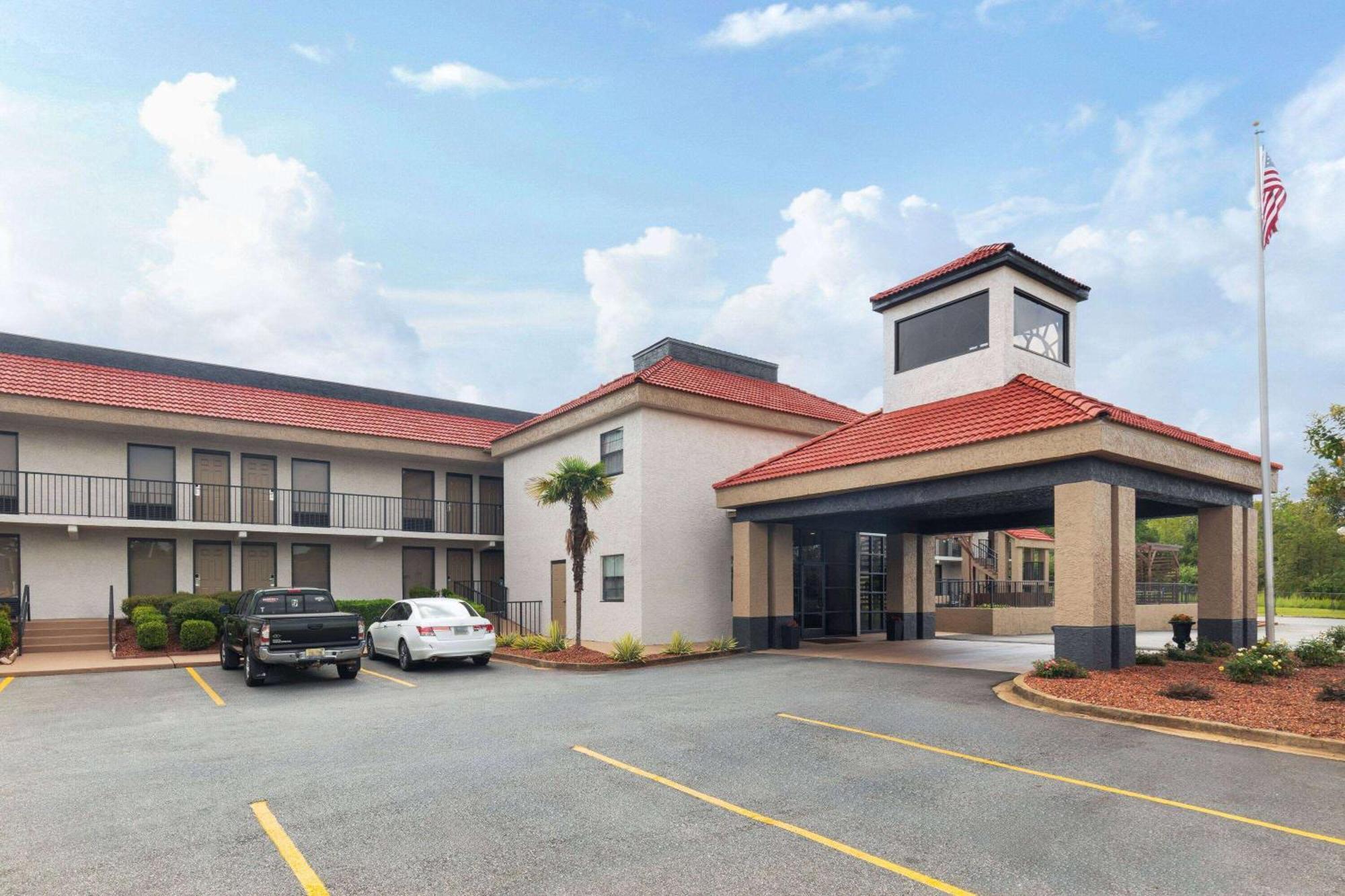Hotel Ramada By Wyndham Bainbridge Exterior foto