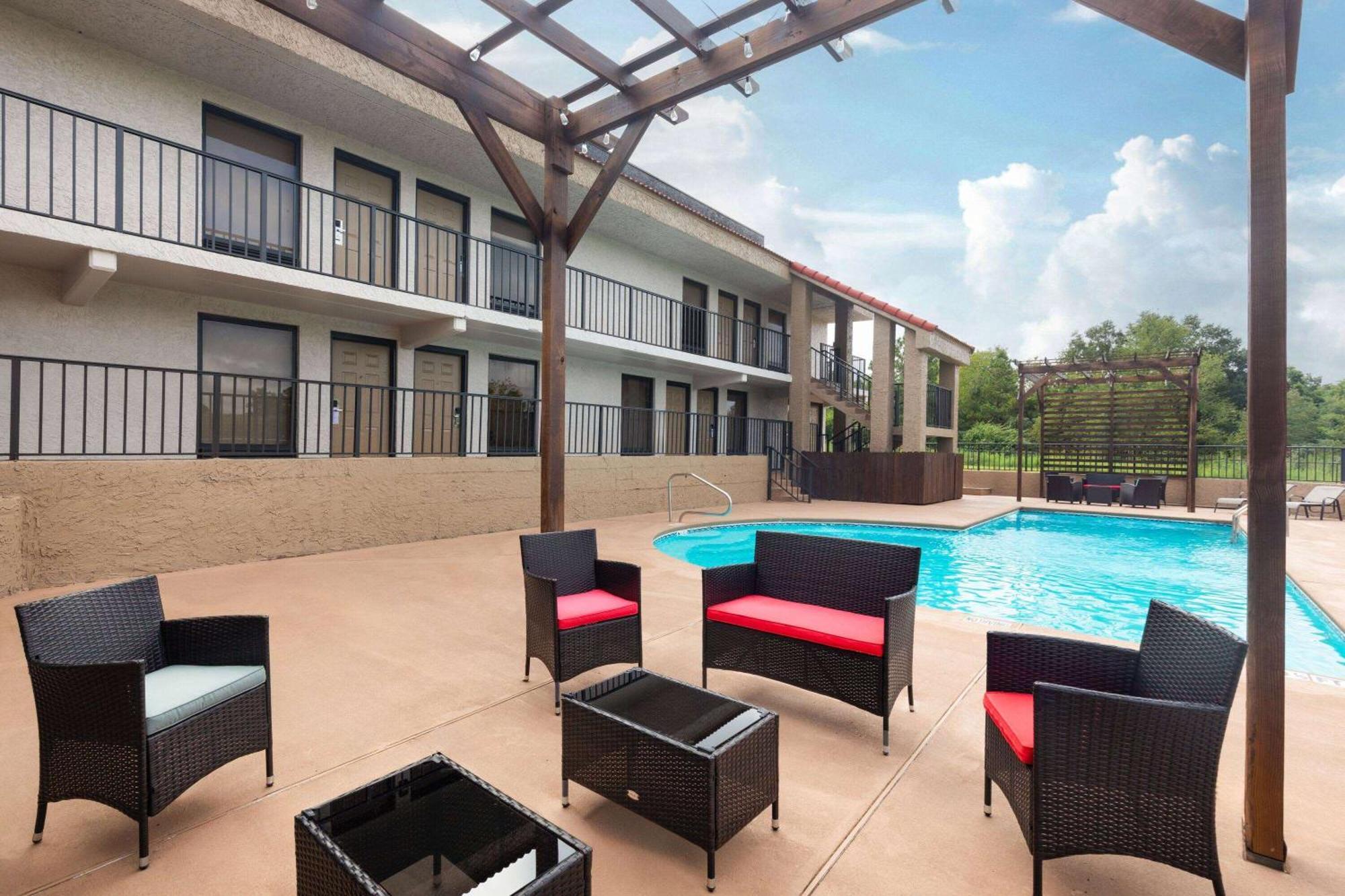 Hotel Ramada By Wyndham Bainbridge Exterior foto